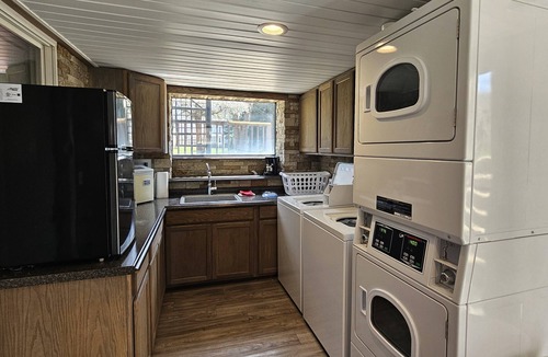Confluence House | Shoreline Estates - Bungalow Riverview Room