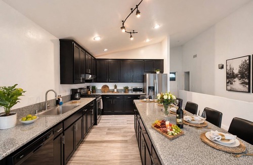 La Presa House | Skyline Hilltop 6BR Villa | Best Views in SD