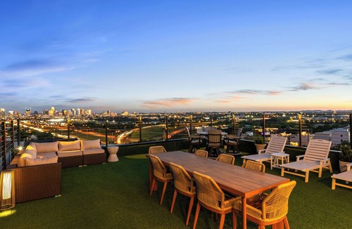 Talbot's Corner Villa | Skyline Luxury | Rooftop Experience | Villa Sophia