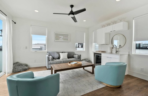 Katie Hill Neighborhood House | Skyline Rooftop Views Elevator 9 Beds 5min DT