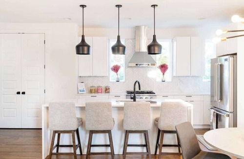 Katie Hill Neighborhood House | Skyline Rooftop Views Elevator 9 Beds 5min DT