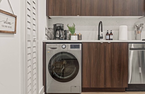 Old City Apartment | Sleep 3- Beautiful Unit- Walk Around in Old City