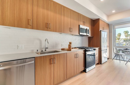 Downtown San Diego Apartment | Sleeps 64 | Rooftop Pool + Spa + Fitness Studio + Bay Views + Walk to Dining