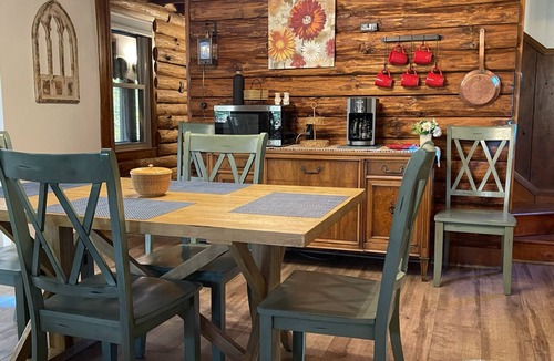 Branchton Cabin | Slippery Rock Cabin on the Creek. Close to McConnell’s Mill & Moraine St. Parks.