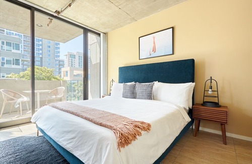 Little Italy Apartment | Sonder | The Continental | Bright Studio + Balcony