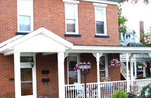Scottdale Apartment | South Broadway Manor B&B - Near Fallingwater, Ohiopyle State Park, Hiking & Biking trails GAP