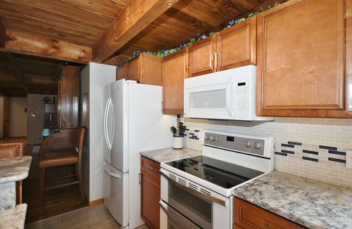 Strabane Other | Southern Pines Spacious 5-bedroom farmhouse in amazing Washington, PA with AC.