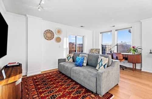 Buena Park Apartment | Spacious 2 BDR + 2 BTH Condo near Wrigley Field!