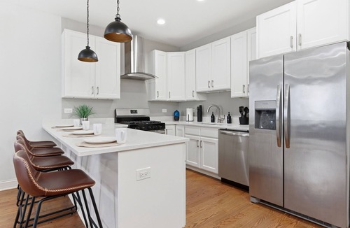 Grand Boulevard Apartment | Spacious 2 bedroom Apt + FREE Parking, Close to Downtown