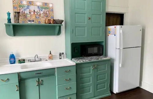 Morgantown Apartment | Spacious 3 Queen Suite - Centrally Located