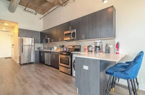 Near South Side Apartment | Spacious 3BR Corner Family Oasis Near McCormick Place & Soldier Field
