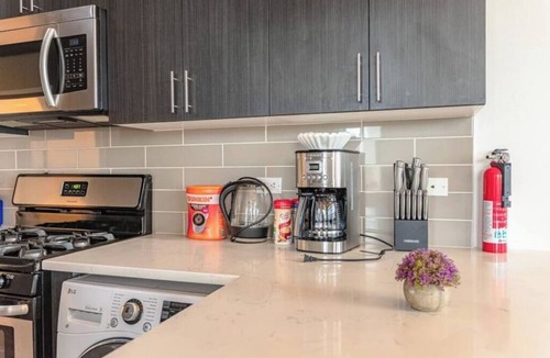 Near South Side Apartment | Spacious 3BR Corner Family Oasis Near McCormick Place & Soldier Field