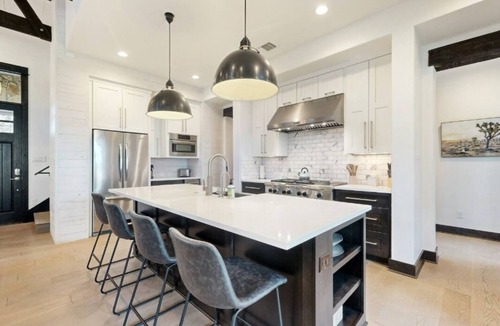 Spicewood House | Spacious 4 Bedroom Designer Home within the gates of The Reserve!