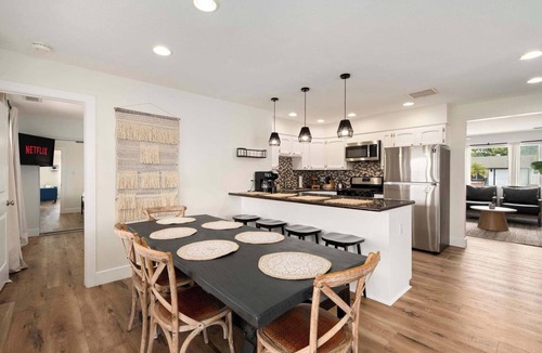 North Clairemont House | Spacious 4BR Outdoor Kitchen, Hot Tub & Fun