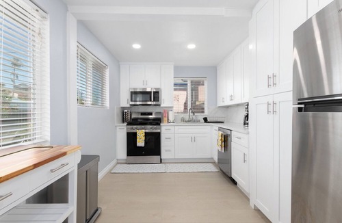 Linda Vista House | Spacious 5-bedroom house in San Diego with Games, BBQ, POOL TABLE, WiFi, AC