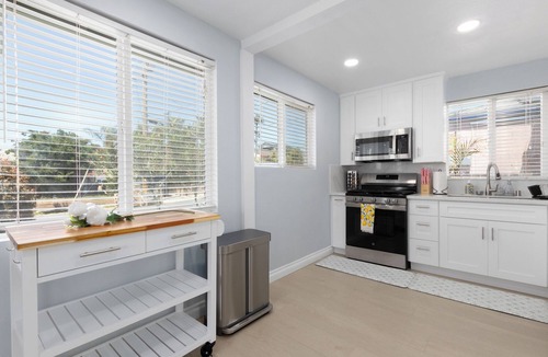 Linda Vista House | Spacious 5-bedroom house in San Diego with Games, BBQ, POOL TABLE, WiFi, AC