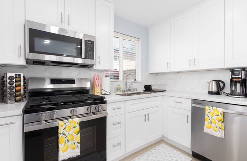 Linda Vista House | Spacious 5-bedroom house in San Diego with Games, BBQ, POOL TABLE, WiFi, AC