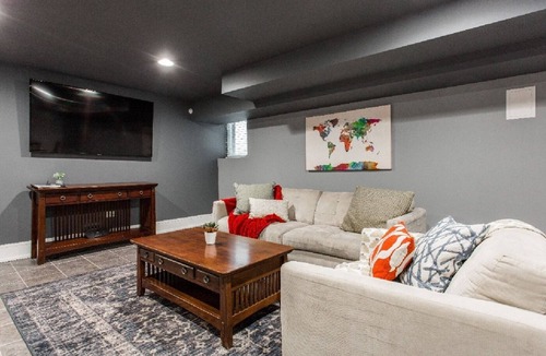 Grand Boulevard Apartment | Spacious Bronzeville Gem Garden lvl Near Downtown, University of Chicago, Museum