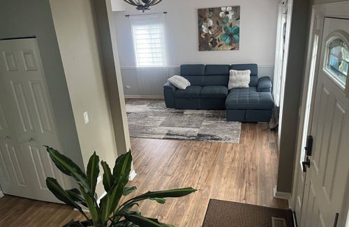 Lake in the Hills House | Spacious Family & Pet-Friendly Getaway in Lake in the Hills