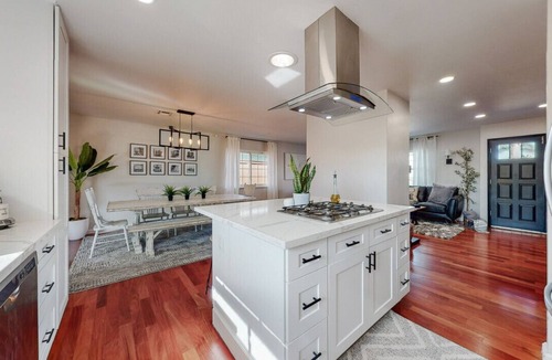 University City House | Spacious Family Home with Toys and Games for Kids!