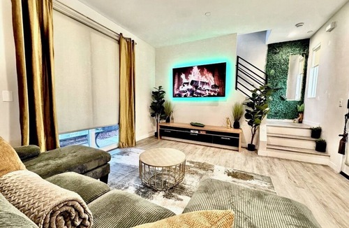 City Heights House | Spacious Golden Safari Townhome