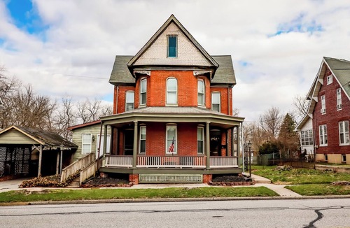 New Oxford House | Spacious Group Stay Near Gettysburg | Room for All & Easy Day Trips Nearby