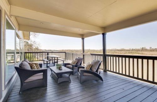 Barrett House | Spacious San Jacinto River Home w/Waterfront Deck