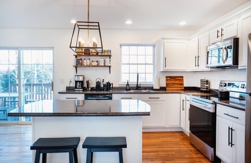 Kerhonkson House | Spacious Summer Oaisis 4-bedroom house with AC in Kerhonkson