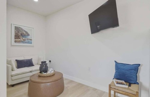 Rolando Village Apartment | Splendid 1-bedroom apartment in delightful La Mesa with AC and Laundry