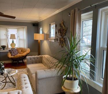 Airport Township House | Splendid Room in House 10 mins to Airport