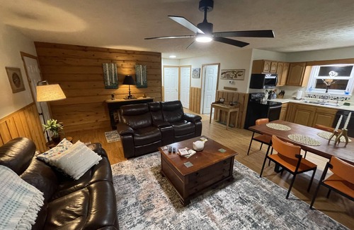 Stanton Cabin | Squirrel Nest | Hot Tub Cabin Near Red River Gorge