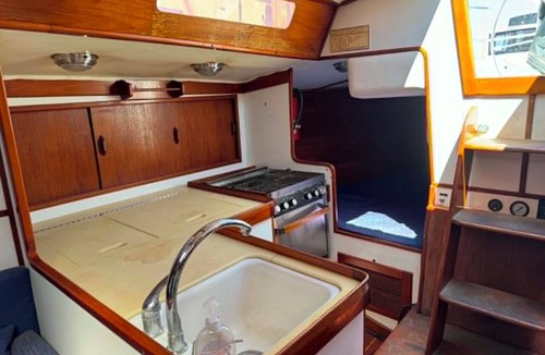La Presa Boat Rental | Stay aboard classic 41' yacht in San Diego’s most beautiful marina setting!