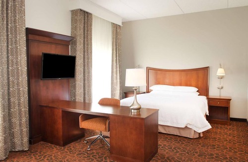 Strabane Hotel | Stay Near the Area's Top Highlights | Duncan Miller Glass Musuem - 4.6 miles