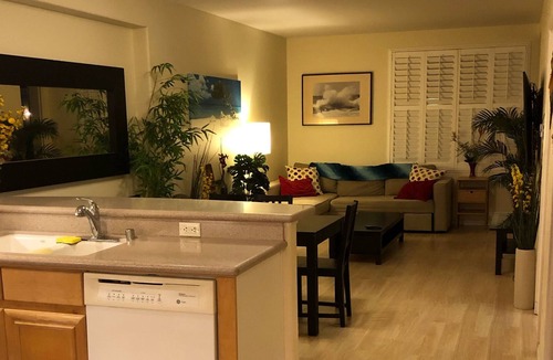 Pacific Terrace Condo | Stay nearby Gaslamp, Convention Center, Petco Park and All Main Attractions