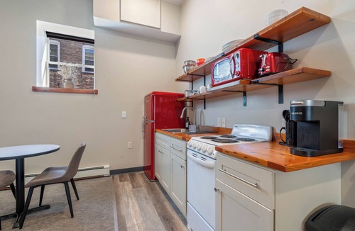 East Hillside Apartment | Studio Apartment centrally located in Duluth, MN. Experience ease and accessibility.