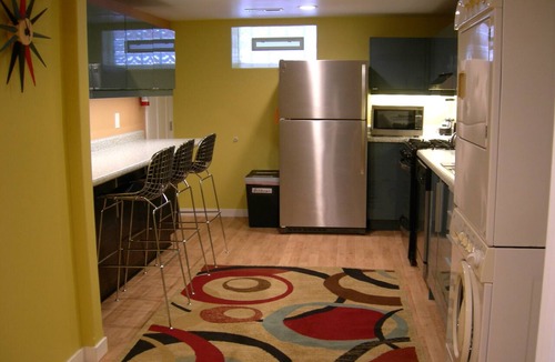 East Isles Apartment | Studio Apt. Lake of the Isles Inn Uptown Minneapolis Furnished Monthly Rental