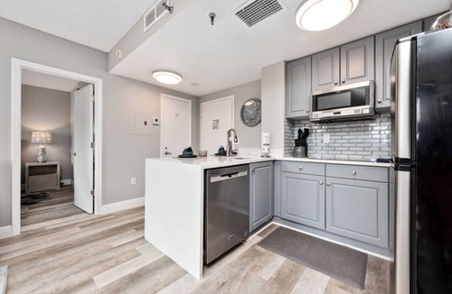 Southwest Orlando Villa | Studio Near Universal | Lake View | Pool & Gym
