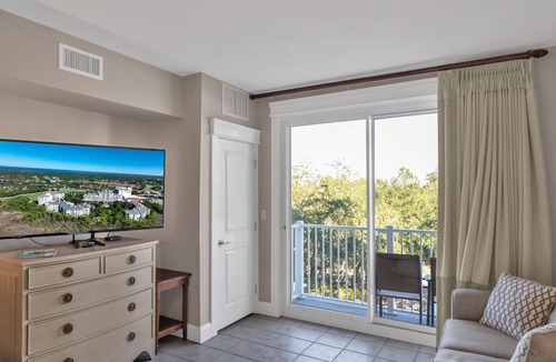 Baytowne Wharf Apartment | Studio w/Balcony! Walk to Resort Pool & Baytowne Wharf at The Grand Sandestin
