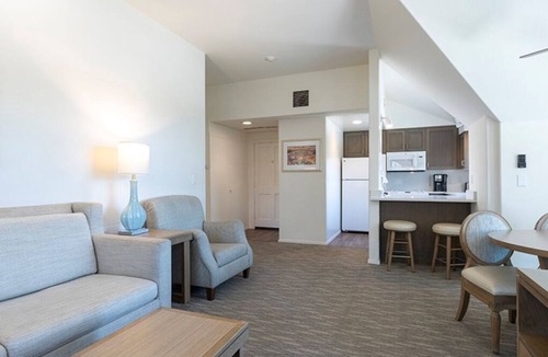 Del Mar Apartment | Studio w/Kitchen | Pool | Free Parking | Del Mar Beach Access