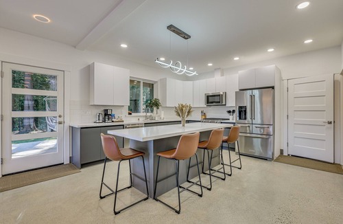 Everett House | Stylish Everett Home w/Green Belt!
