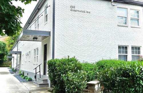Virginia Highland Apartment | Stylish OneBedroom in Popular Virginia Highland 3miles to Mercedes Benz stadium