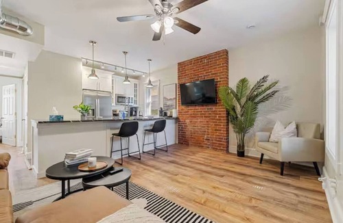 Point Breeze North Apartment | Stylish Point Breeze 2BR, Near CMU, UPMC & Google