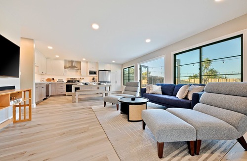 North Clairemont House | Sun Diego Poolside Paradise 3BD/2BA in Clairemont, 15 minutes from Beach!