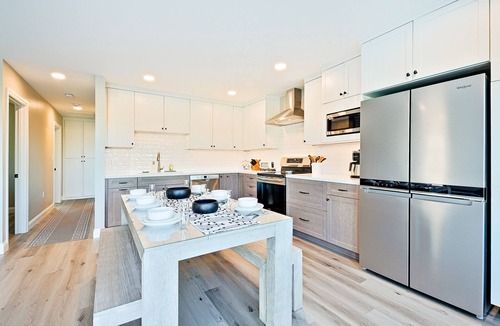 North Clairemont House | Sun Diego Poolside Paradise 3BD/2BA in Clairemont, 15 minutes from Beach!
