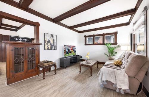 Wallingford House | Sunny 3BR Home Near UW & Children Hospital Gym