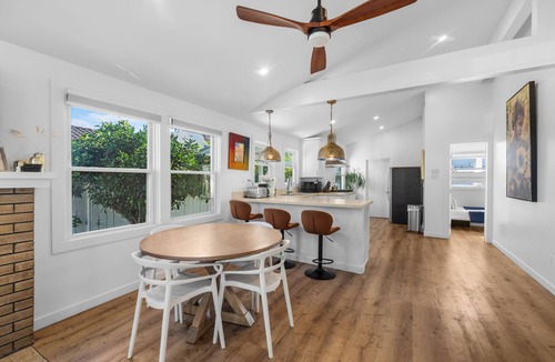 Ocean Beach House | Sunny Surf Shack Backyard-Pet friendly-Steps2Beach