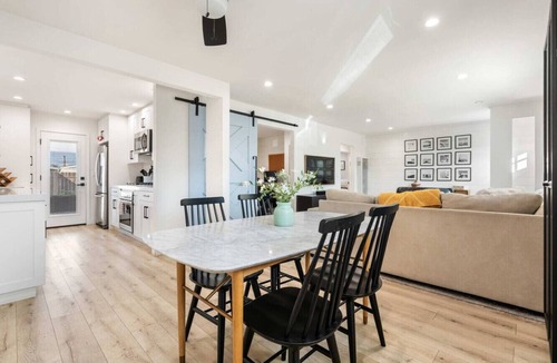 Clairemont House | Surf Farmhouse | Hot Tub, Big Backyard, Sleeps 7!