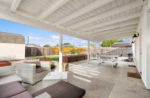 Clairemont House | Surf Farmhouse | Hot Tub, Big Backyard, Sleeps 7!