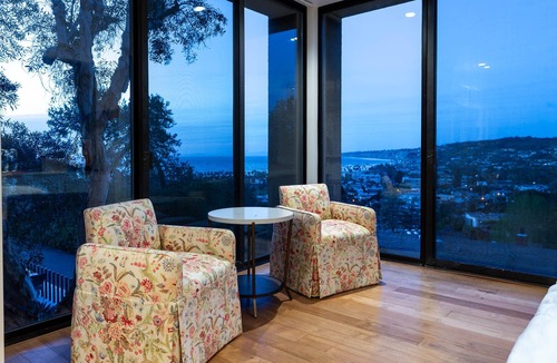 Hidden Valley House | Sweeping Ocean Views from Every Room: Four Bedrooms