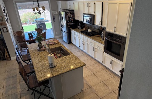 Henderson House | Sweet home with electric car charger unwind, relax enjoy a great time in Vegas